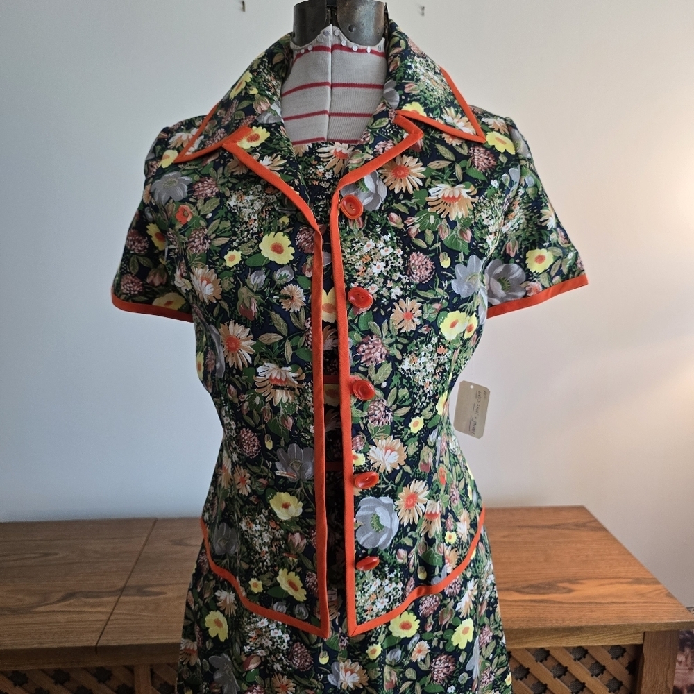 1970s Vintage Tailor Made Floral Print Jacket & Dress with Orange Accents​​ - Picture 3 of 12